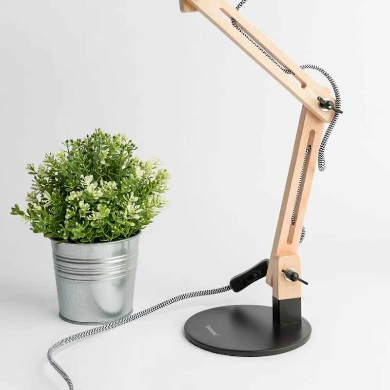 Lampu Meja Kayu Fleksibel
